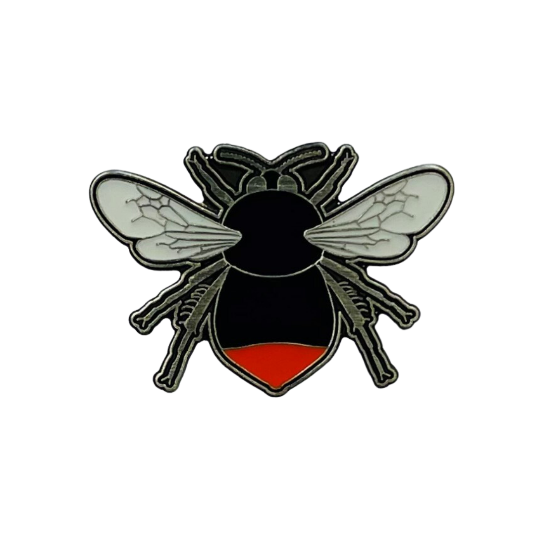 Red-tailed bumblebee pin badge